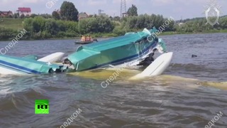 В Подмосковье легкомоторный самолёт упал в реку — видео