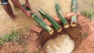 Так ловят рыбу в Камбодже (много крабов и угрей с помощью 5 бамбуковых труб)