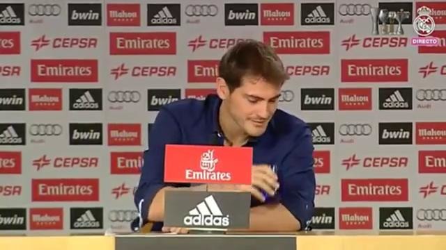 Прощальная пресс-конференция Икера/Iker Casillas llora en su acto de despedida
