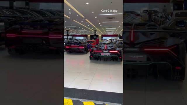 Bugatti Chiron vs Lamborghini Veneno Sound Comparison