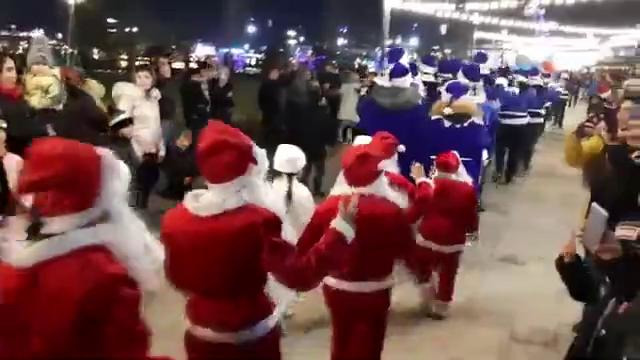 Парад 1000 Дедов морозов в Tashkent City