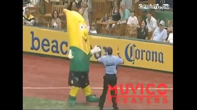 Полицай уделал банан