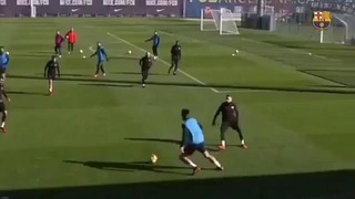 Месси катает игроков Барселоны на тренировке