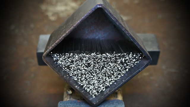 Дамасская сталь из 3800 булавок