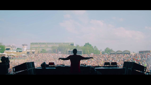 Dimitri Vegas & Like Mike vs. Quintino – The Chase (Official Video 2020!)