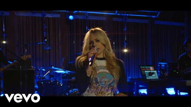 Avril Lavigne – “Girlfriend” (Live from Honda Stage at Henson Recording Studios)