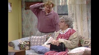 Bobby Watches Grandma – Saturday Night Live(eng)