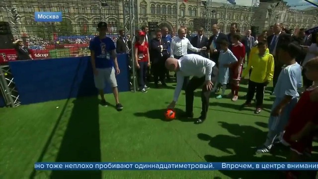 Владимир Путин посетил Парк футбола на Красной площади