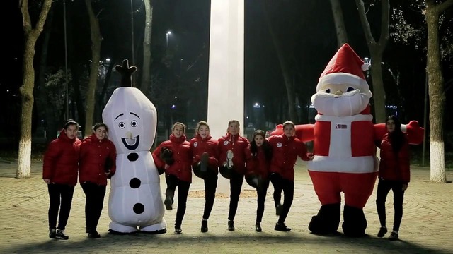 Пневмофигуры в Ташкенте для ваших торжеств. Дед мороз (Санта Клаус) и Снеговик