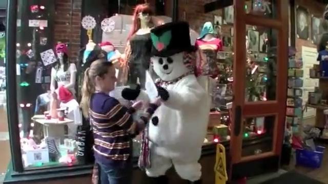 Scare Prank: Snowman Holiday Shopping Fun
