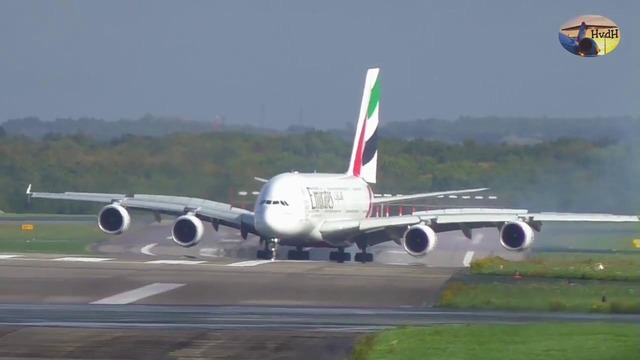 Aeroportga qo‘nayotgan A380 samolyotini kuchli dovul uchirib ketdi