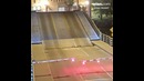 Девушка на велосипеде и "прожорливый" мост