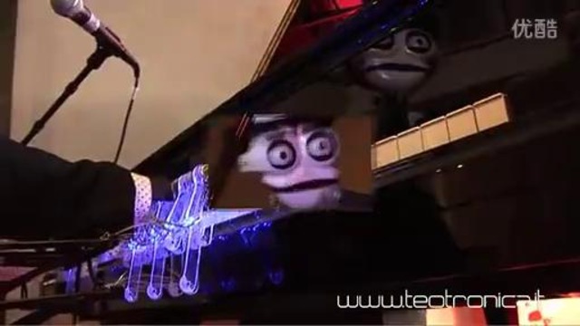 Поющий робот