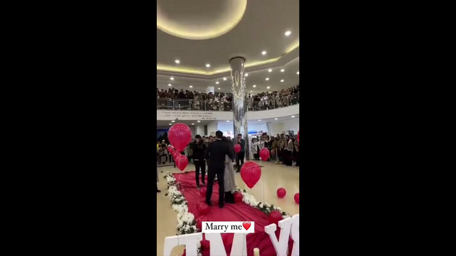 Студенты из Ургенча обручились в стенах своего университета