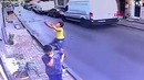 17 летний подросток поймал ребенка выпавшего из окна