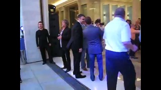 Медведев и Мартиросян танцуют под «Американ бой»