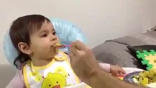 Учитесь как правильно кормить ребенка