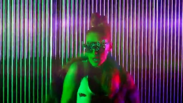 Demet Akalın – Çalkala