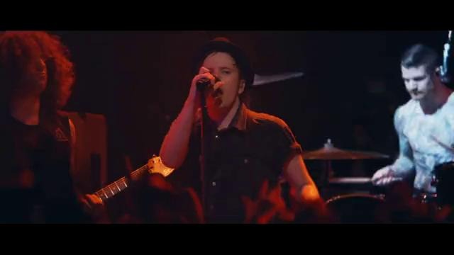 Fall Out Boy – Light Em Up (Live in London 2013!)