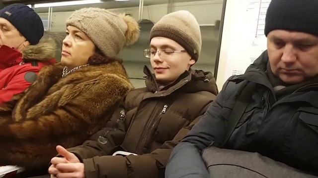 ПРАНК. Фитоняшка в метро