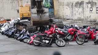 Президент Раздавил более 100 мотоциклов