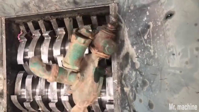 Hammer VS Crusher，which will win？shredder