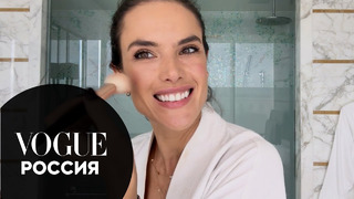 Алессандра Амброзио показывает, как сделать пляжный макияж для лица и тела | Vogue Россия