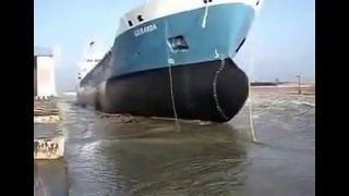 Как спускают на воду большие корабли