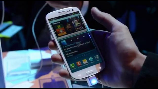 Samsung Galaxy S III (first hands-on the verge)