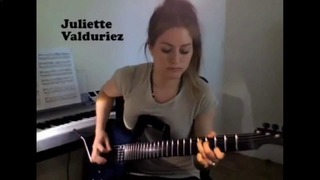 Девушка играет соло на гитаре