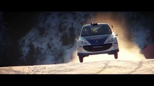 Раллийный Peugeot 207 Super 2000 против горнолыжника