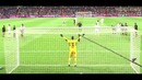 Роналду вырубил фаната