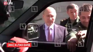 Генерал оторвал ручку военного джипа и рассмешил Путина