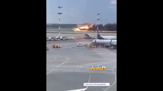 В аэропорту "Шереметьево" сел и загорелся самолет