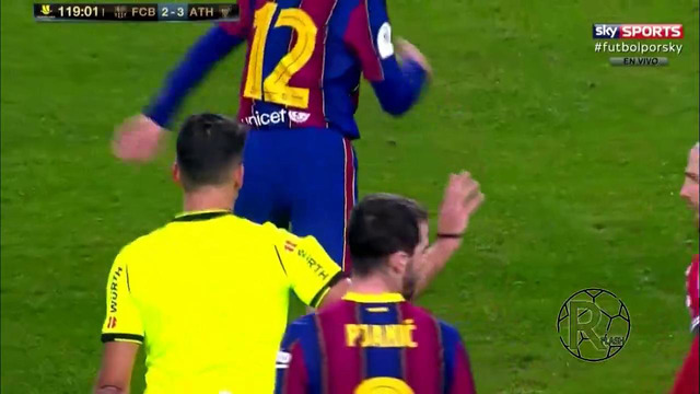 Лионель Месси был удален с поля впервые в своей карьере за «Барселону»