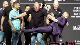 Конор пнул Порье и выкинул его соусы на пресс конференции / Мощная битва взглядов перед UFC 264