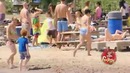 Прикольный розыгрыш с мячом на пляже