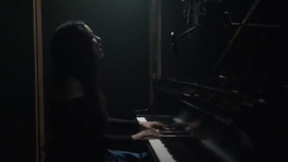 Faouzia – Bad Dreams (Piano Version) (Official Performance Video)