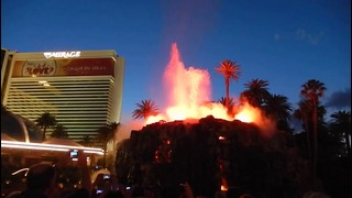 Лас Вегас, Невада, США. «Вулкан», отель «Mirage»