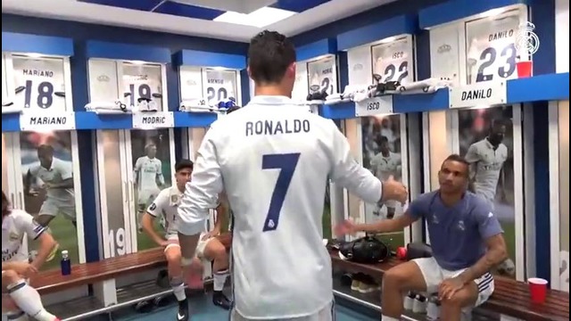Раздевалка Реала поздравила Роналду с хет триком в ворота Баварии