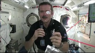 Как моют руки космонавты в невесомости