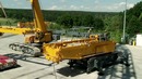 Сборка ГИГАНТСКОГО гусеничного крана. Работа профессионалов