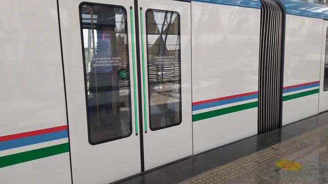 Поездка в надземном метрополитене в Ташкенте