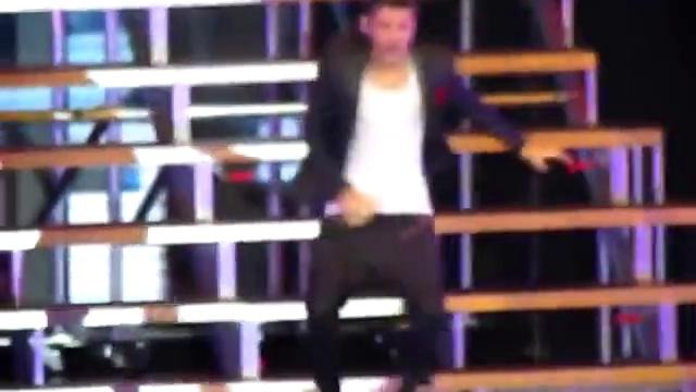 Justin Bieber Loses His Shoes & Falls on Stage