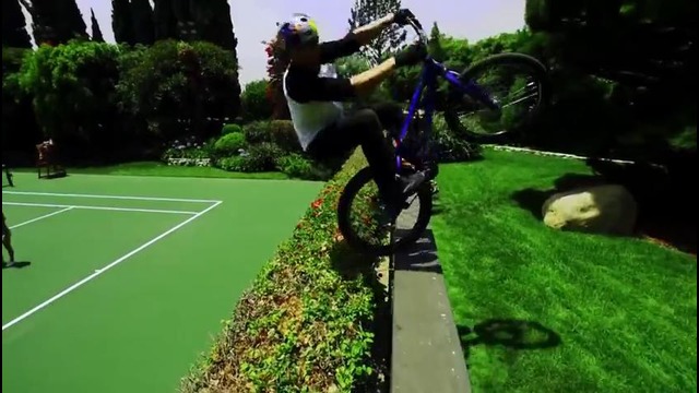 Danny MacAskill в особняке Плэйбоя