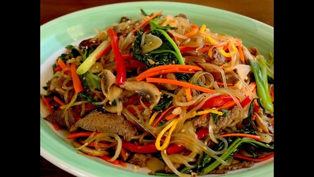 Japchae (Glass noodles stir-fried with vegetables: 잡채) Фунчоза
