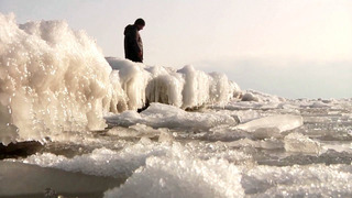 «Горячее озеро» Кыргызстана замёрзло из-за экстремальных холодов
