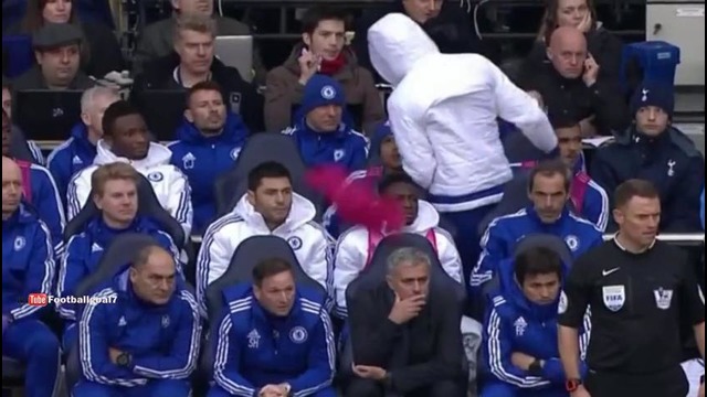 Коста кинул жилетку в Моуриньо