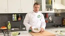 Салат из тигровых креветок с чили соусом