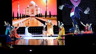 Индийский танец. Девушки классно танцуют